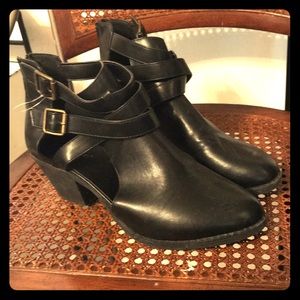 🍀NWOT Black Ankle Booties Sz 10☘️